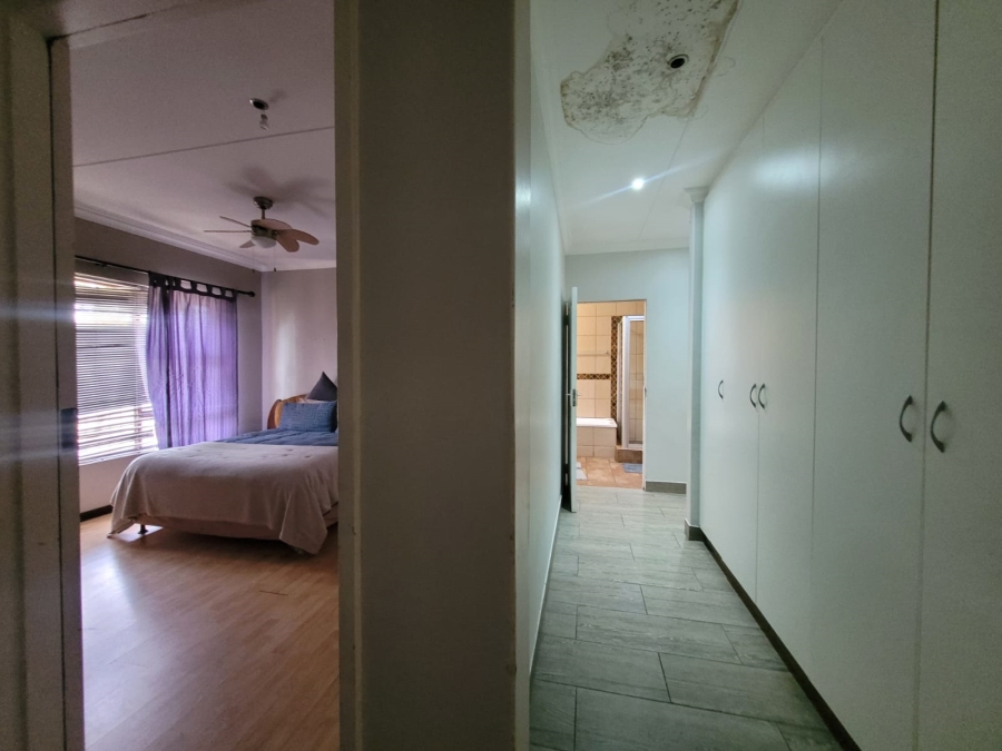 4 Bedroom Property for Sale in Wavecrest Eastern Cape